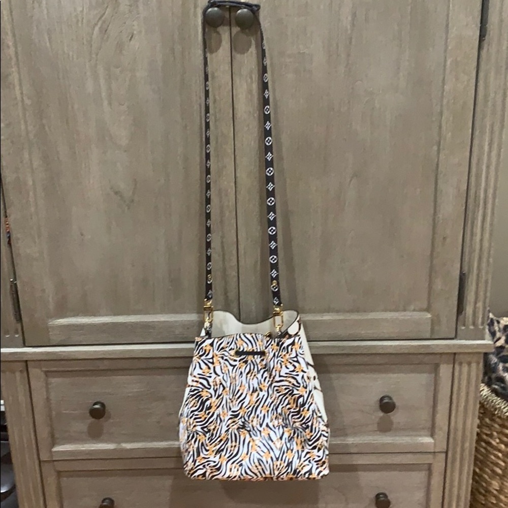 COPY - Louis Vuitton neo noe shoulder jungle while - Picture 3 of 5